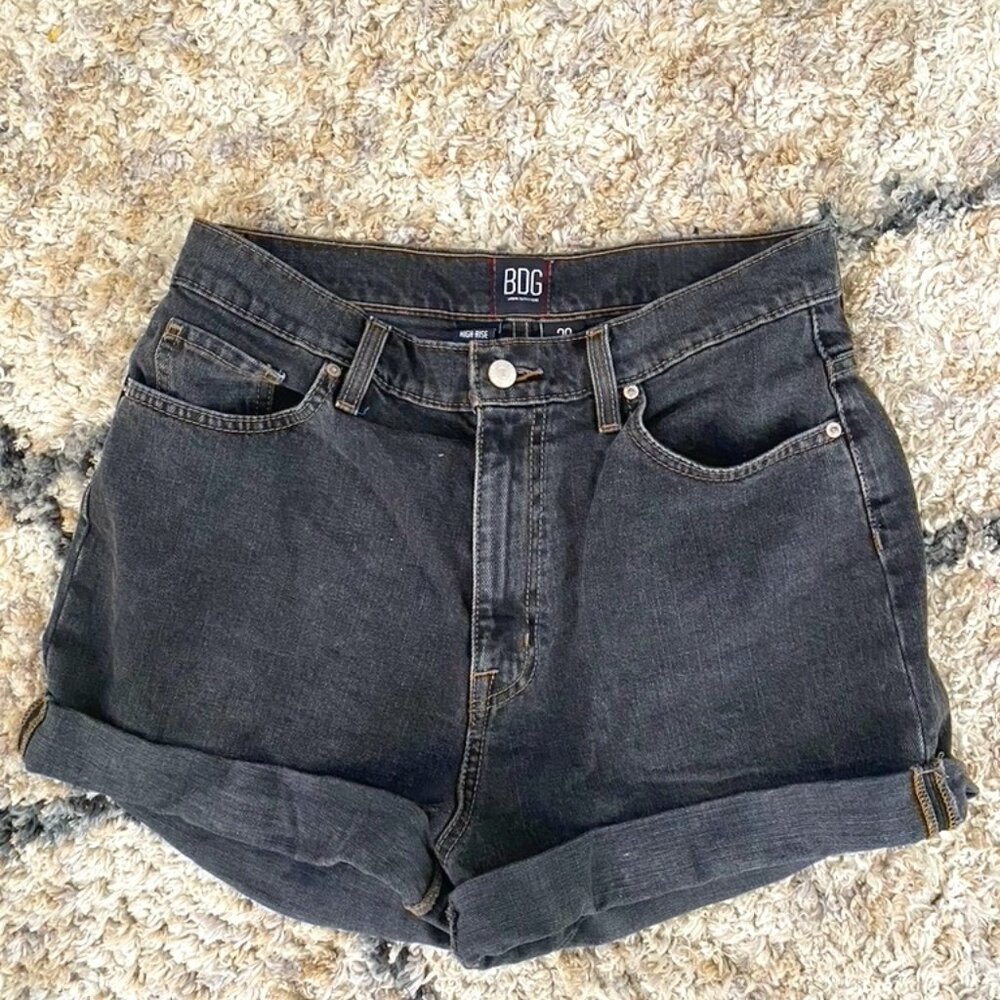 URBAN OUTFITTERS BDG Mom High Rise Shorts